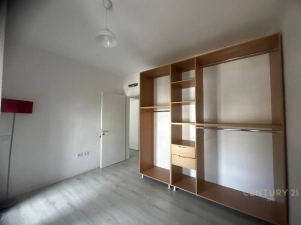 Tirane, jepet me qera apartament 2+1 Kati 7, 98 m² 750 € (Xhamlliku)
