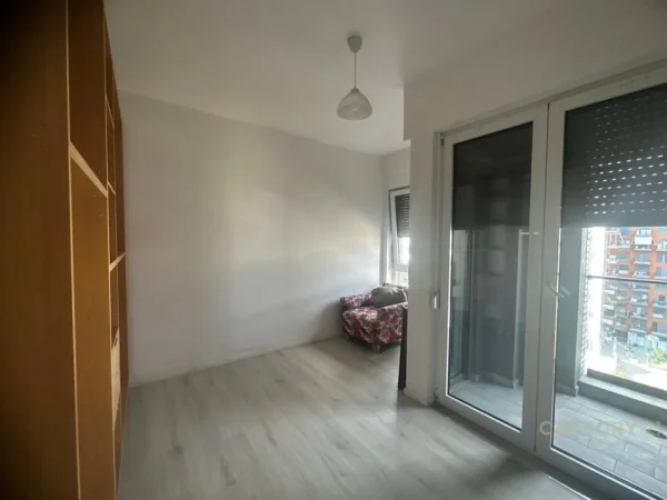 Tirane, jepet me qera apartament 2+1 Kati 7, 98 m² 750 € (Xhamlliku)