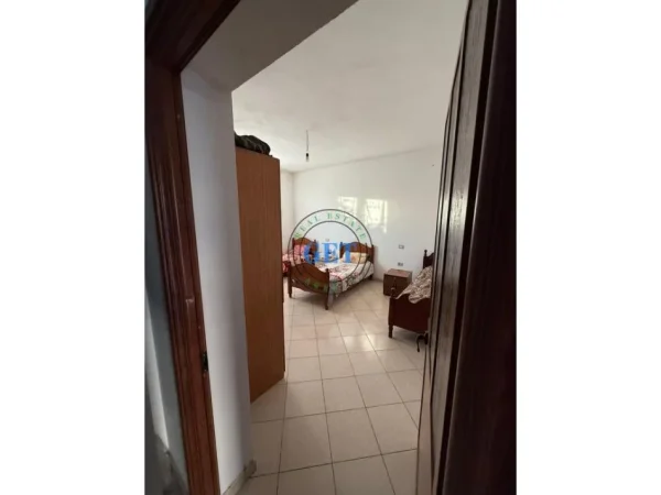 Durres, jepet me qera apartament Kati 1, 130 m² 300 €