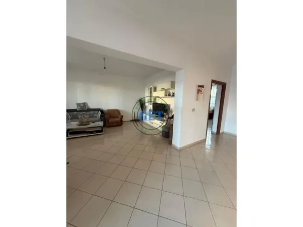 Durres, jepet me qera apartament Kati 1, 130 m² 300 €