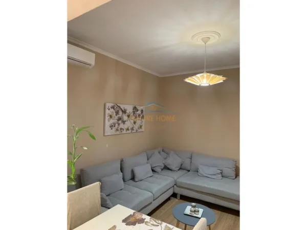 Tirane, jepet me qera apartament 1+1 Kati 3, 51 m² 550 € (Rruga Mine Peza)