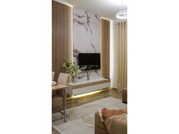 Tirane, jepet me qera apartament 2+1 Kati 4, 72 m² 650 € (Shkolla Emin Duraku)