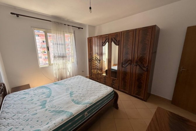 Tirane, jepet me qera apartament 2+1+Ballkon Kati 6, 105 m² 400 € (Prane Restorant Fresku)