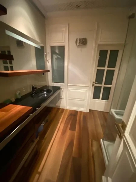 Tirane, jepet me qera apartament 1+1+Ballkon Kati 2, 75 m² 700 € (Shkolla e Kuqe)
