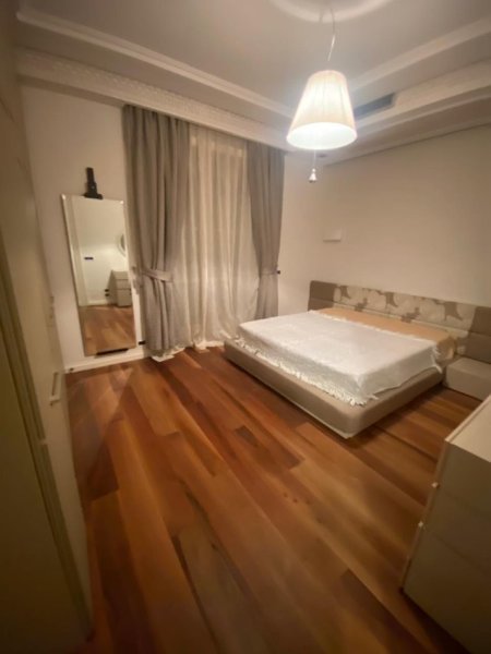 Tirane, jepet me qera apartament 1+1+Ballkon Kati 2, 75 m² 700 € (Shkolla e Kuqe)