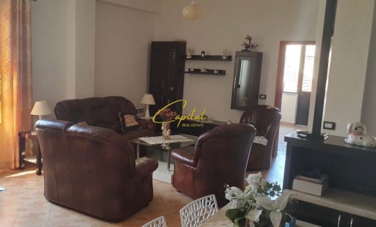 Tirane, jepet me qera apartament 2+1 Kati 1, 120 m² 450 € (ALI DEMI)