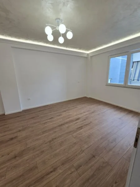 Tirane, shitet apartament 2+1+Ballkon Kati 7, 96 m² 210.000 € (RRUGA E KAVAJES)