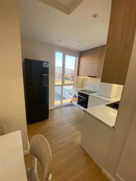 Tirane, jepet me qera apartament 1+1+Ballkon Kati 4, 60 m² 550 € (ISH FUSHA E AVICAIONIT)