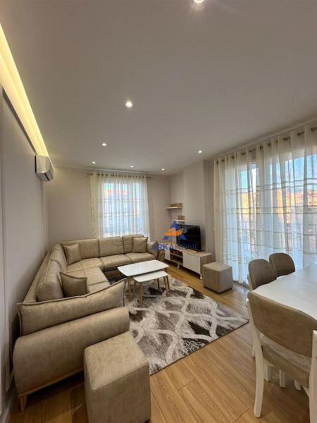 Tirane, jepet me qera apartament 1+1+Ballkon Kati 4, 60 m² 550 € (ISH FUSHA E AVICAIONIT)