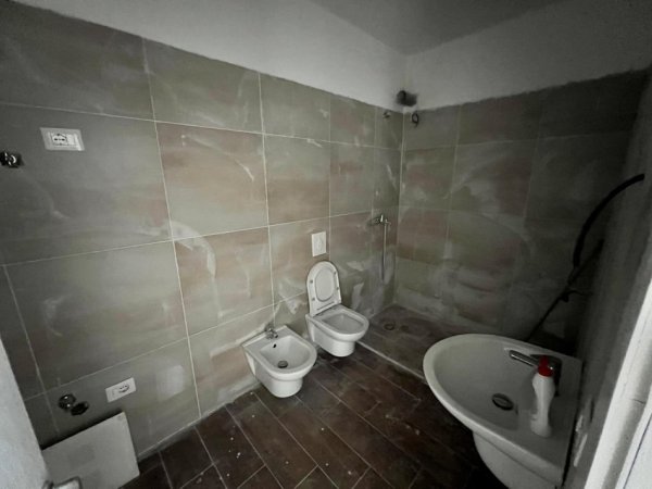 Tirane, jepet me qera apartament 2+1 Kati 6, 130 m² 450 € (Rruga xhanfize keko)