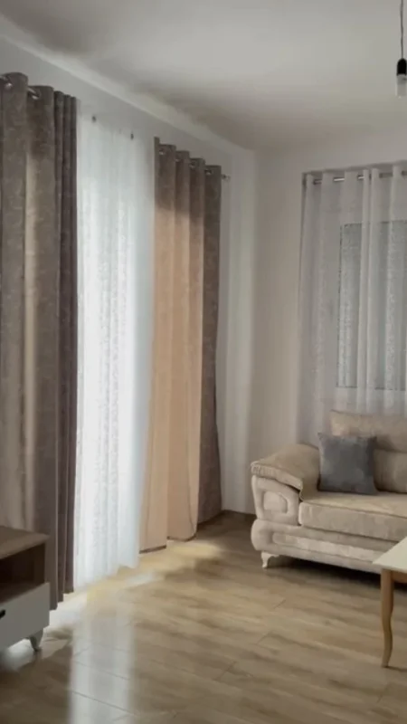 Tirane, jepet me qera apartament 2+1 , 90 m² 400 € 