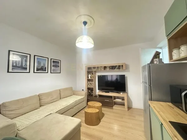 Tirane, jepet me qera apartament 1+1 Kati 4, 50 m² 650 € 