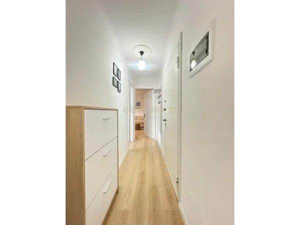 Tirane, jepet me qera apartament 1+1 Kati 4, 50 m² 650 € 