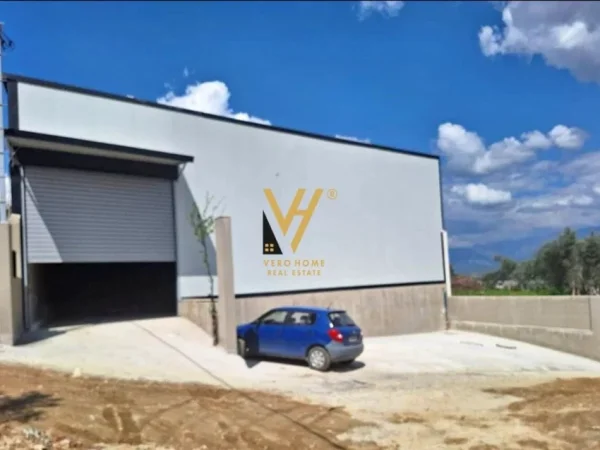 Tirane, jepet me qera magazine Kati 0, 250 m² 1.200 € (MEZEZ)