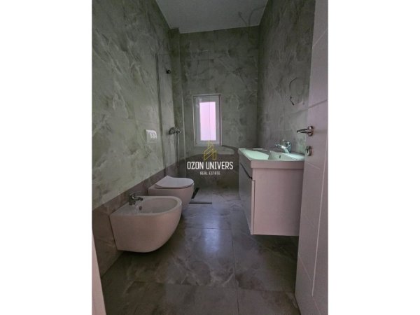 Tirane, shitet apartament 2+1+Ballkon Kati 5, 65 m² 173.000 € (Rruga e Kavajës)