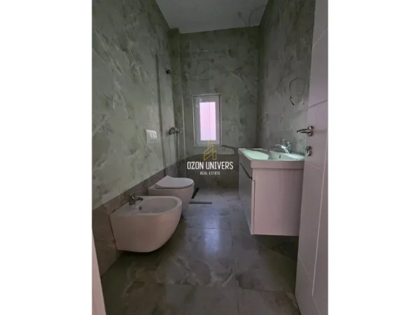 Tirane, shitet apartament 2+1+Ballkon Kati 5, 65 m² 167.000 € (Rruga e Kavajës)