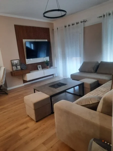 Tirane, jepet me qera apartament 2+1 Kati 1, 99 m² 550 € (Rruga sefer tujani)