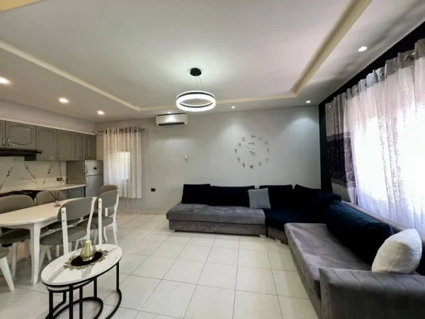 Tirane, jepet me qera Vile 1+1+Ballkon Kati 1, 90 m² 750 € (LAPRAKE)