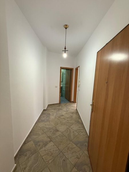 Tirane, shitet garsonier Kati 3, 45 m² 110.000 € (Mbas pallatit te telebingos)