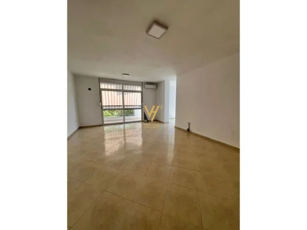 Tirane, jepet me qera zyre Kati 5, 130 m² 1.000 € (ISH EKSPOZITA SOT)