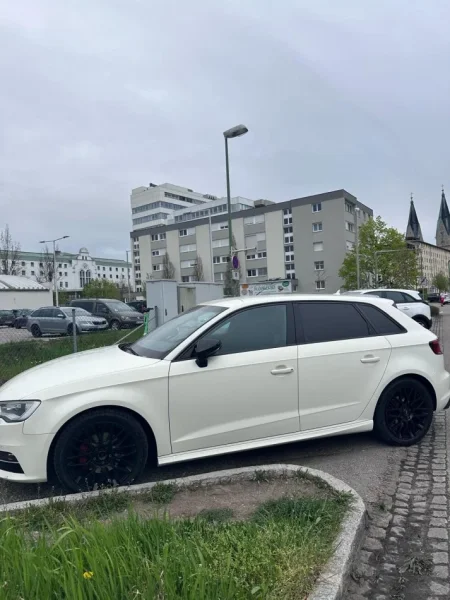 Lezhe, shes makine Audi A3 Nafte, e bardhë automatik Kondicioner 272.000 km 8.700 €