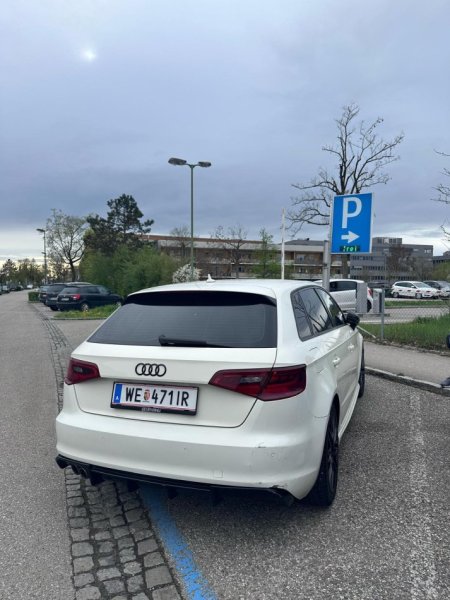 Lezhe, shes makine Audi A3 Nafte, e bardhë automatik Kondicioner 272.000 km 8.700 €