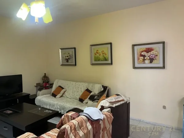 Tirane, jepet me qera apartament 2+1 Kati 4, 93 m² 550 € (Vasil Shanto)
