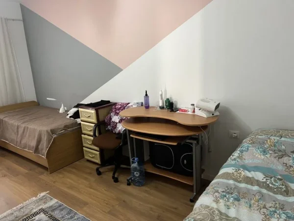 Tirane, jepet me qera apartament 2+1 Kati 4, 93 m² 550 € (Vasil Shanto)