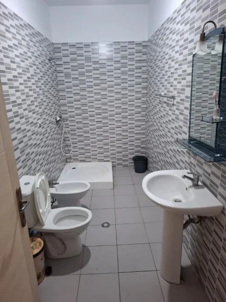 Tirane, jepet me qera apartament 1+1 Kati 3, 70 m² 400 € (Astir)