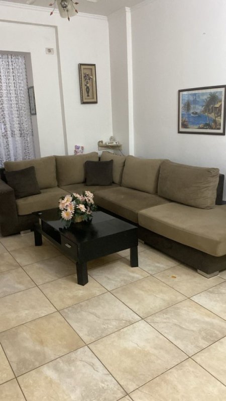 Tirane, jepet me qera apartament 1+1+Aneks+Ballkon Kati 2, 400 € (Tre deshmoret)
