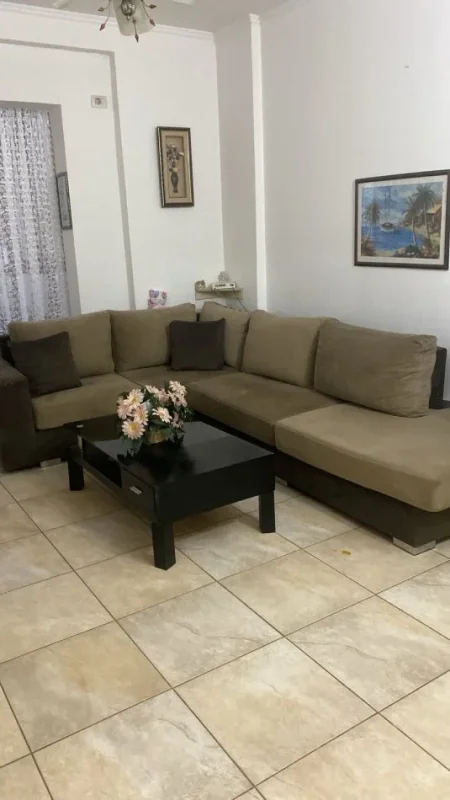 Tirane, jepet me qera apartament 1+1+Aneks+Ballkon Kati 2, 400 € (Tre deshmoret)