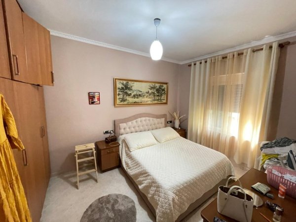 Tirane, jepet me qera apartament 1+1 Kati 4, 58 m² 550 € (Rruga myslym shyri)
