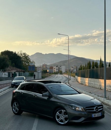Elbasan, shitet makine Mercedez Benz A Class Nafte, bezhë automatik Klima 185.000 km 10.800 €