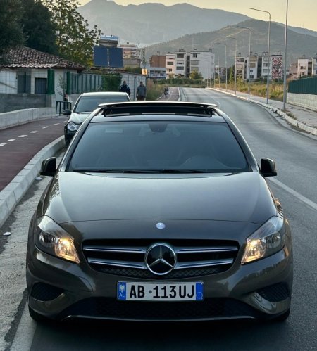 Elbasan, shitet makine Mercedez Benz A Class Nafte, bezhë automatik Klima 185.000 km 10.800 €