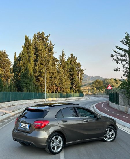 Elbasan, shitet makine Mercedez Benz A Class Nafte, bezhë automatik Klima 185.000 km 10.800 €