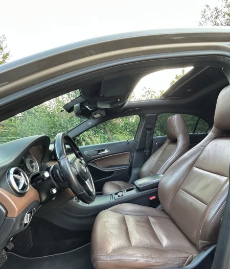 Elbasan, shitet makine Mercedez Benz A Class Nafte, bezhë automatik Klima 185.000 km 10.800 €