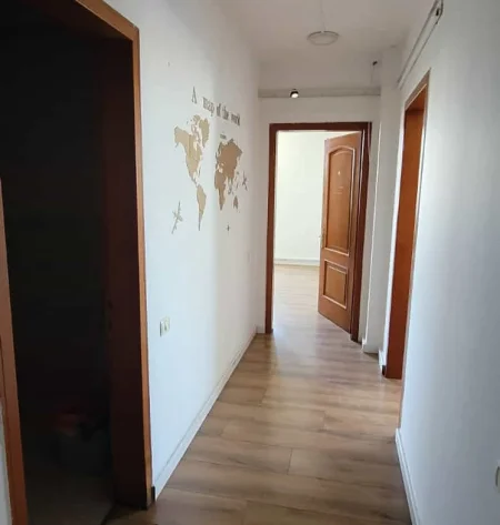 Tirane, jepet me qera 2+1+Ballkon Kati 8, 1.100 € 