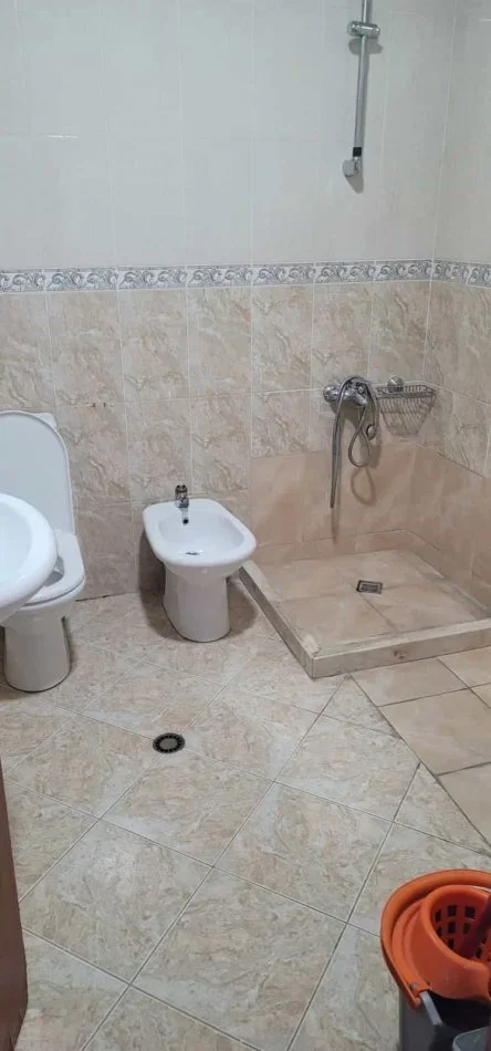 Tirane, jepet me qera 2+1+Ballkon Kati 8, 1.100 € 
