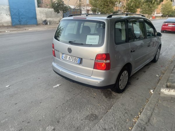 Korce, shitet makine Nafte, gri metalizato manuale 250.000 km 4.100 €
