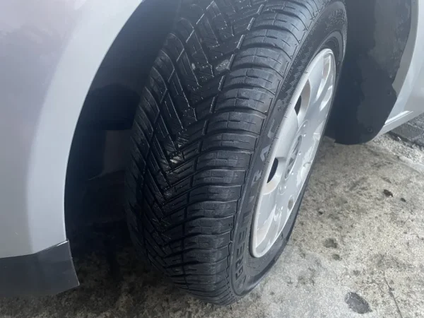 Korce, shitet makine Nafte, gri metalizato manuale 250.000 km 4.100 €