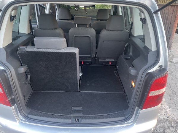 Korce, shitet makine Nafte, gri metalizato manuale 250.000 km 4.100 €