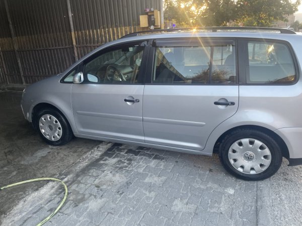 Korce, shitet makine Nafte, gri metalizato manuale 250.000 km 4.100 €
