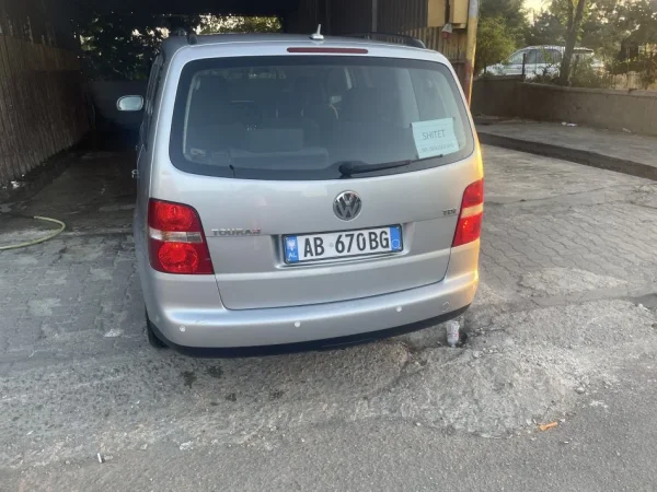 Korce, shitet makine Nafte, gri metalizato manuale 250.000 km 4.100 €