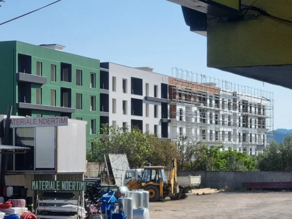 Tirane, shes apartament 1+1+Ballkon Kati 2, 70 m² 58.998 € (Insitut)