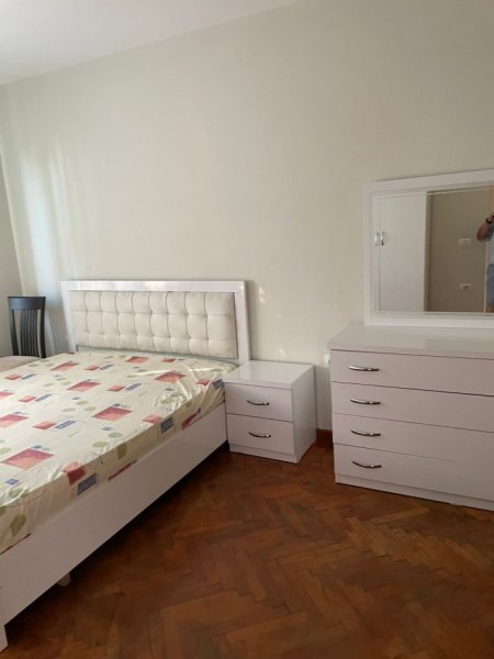 jepet me qera , 550 €