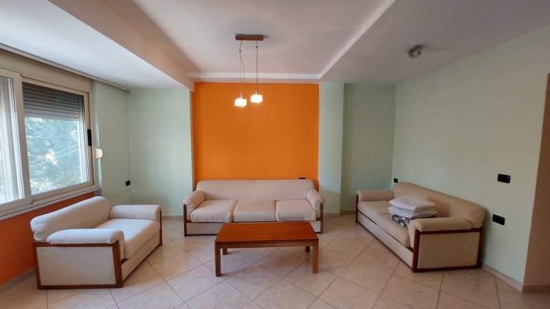 Vlore, jepet me qera apartament 2+1 Kati 3, 120 m² 350 € 