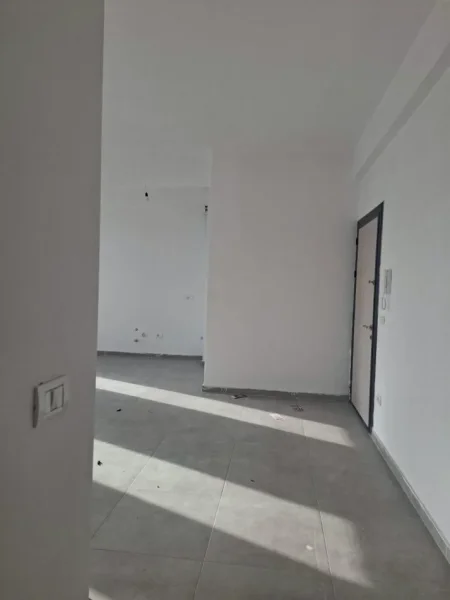 Tirane, jepet me qera apartament 3+1+Ballkon , 110 m² 450 € (5 Maj)