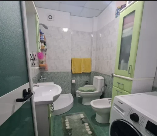 Tirane, jepet me qera 1+1 , 55.000 € (RRUGA KONGRESI MANASTIRIT, PERBALLE SHKOLLES ÇAJUPI,)