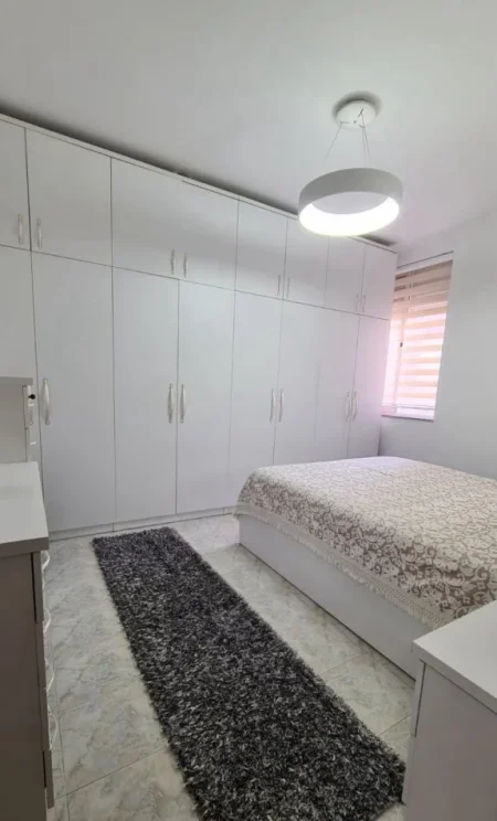 Tirane, jepet me qera 1+1 , 55.000 € (RRUGA KONGRESI MANASTIRIT, PERBALLE SHKOLLES ÇAJUPI,)