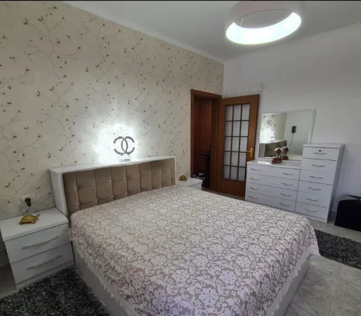 Tirane, jepet me qera 1+1 , 55.000 € (RRUGA KONGRESI MANASTIRIT, PERBALLE SHKOLLES ÇAJUPI,)